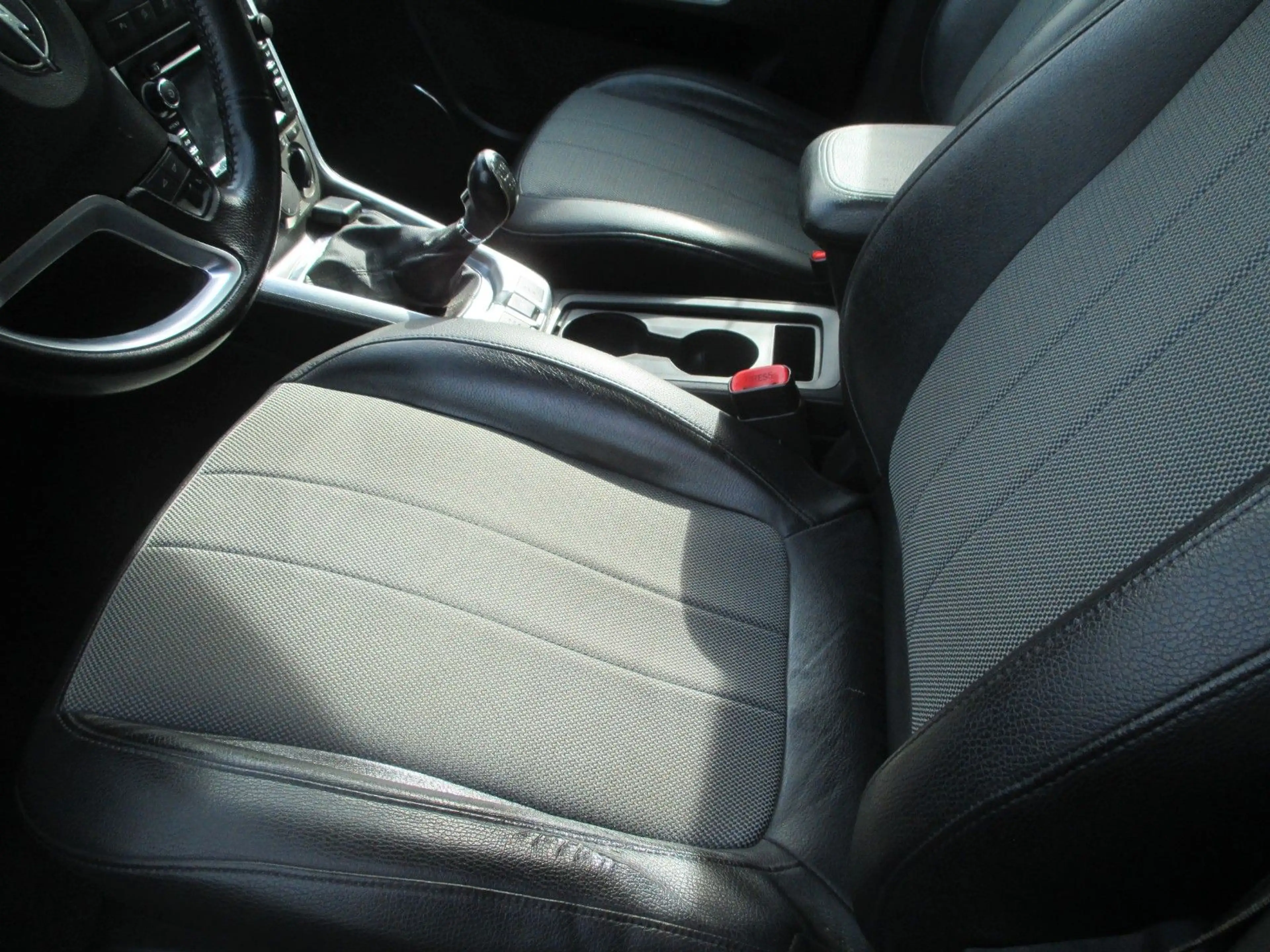 Opel Antara Design Edition 4x2 — photo 3