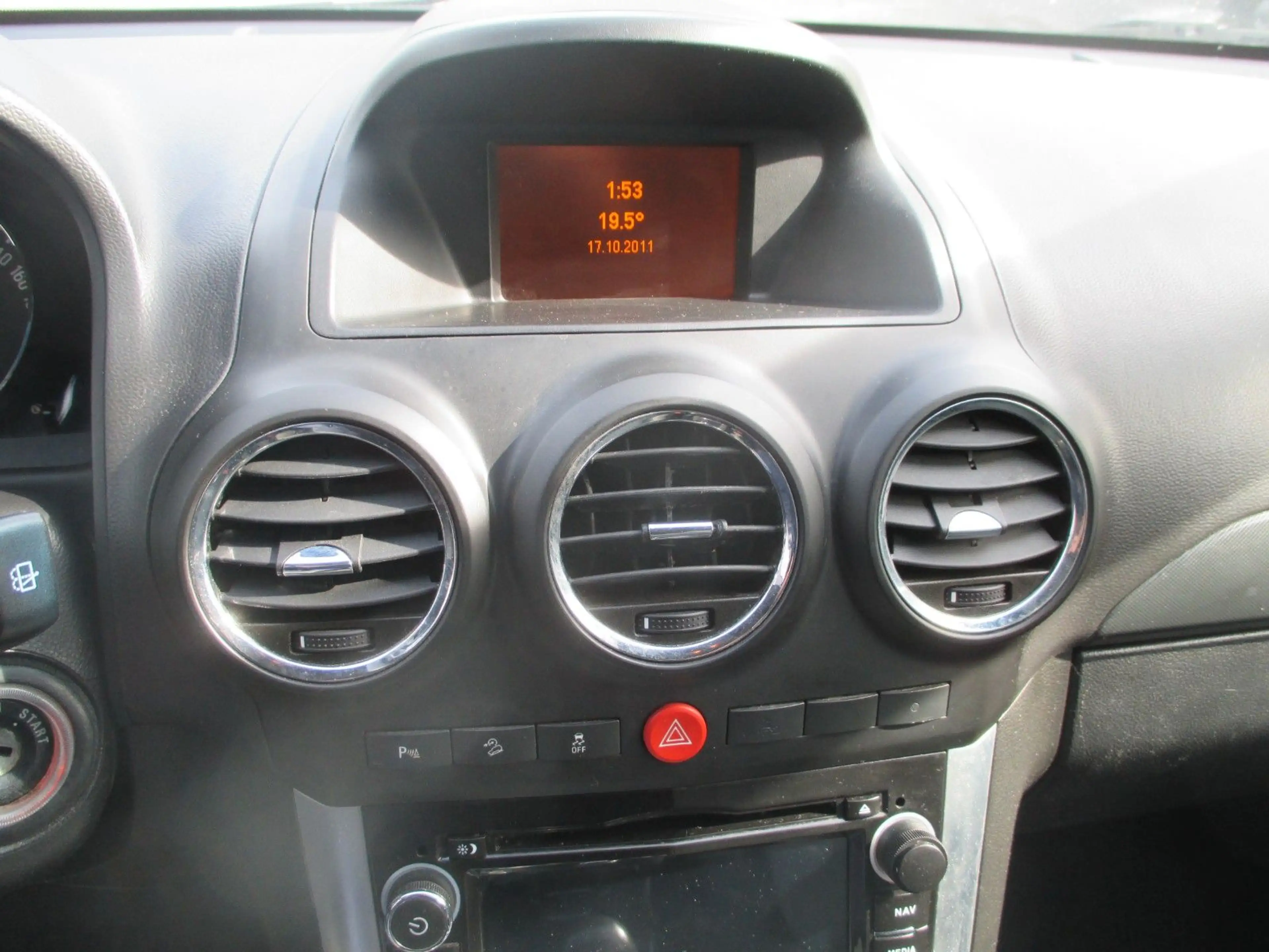 Opel Antara Design Edition 4x2 — photo 7