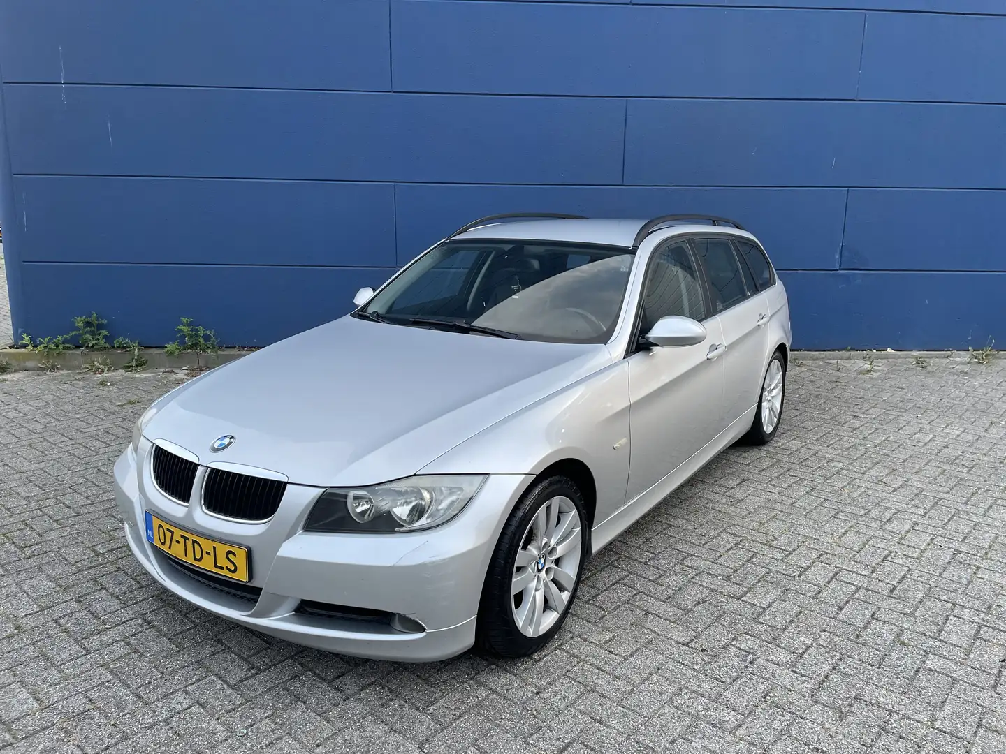 BMW 330 320i High Executive • 6-Bak • Leer • Airco Gris - 1