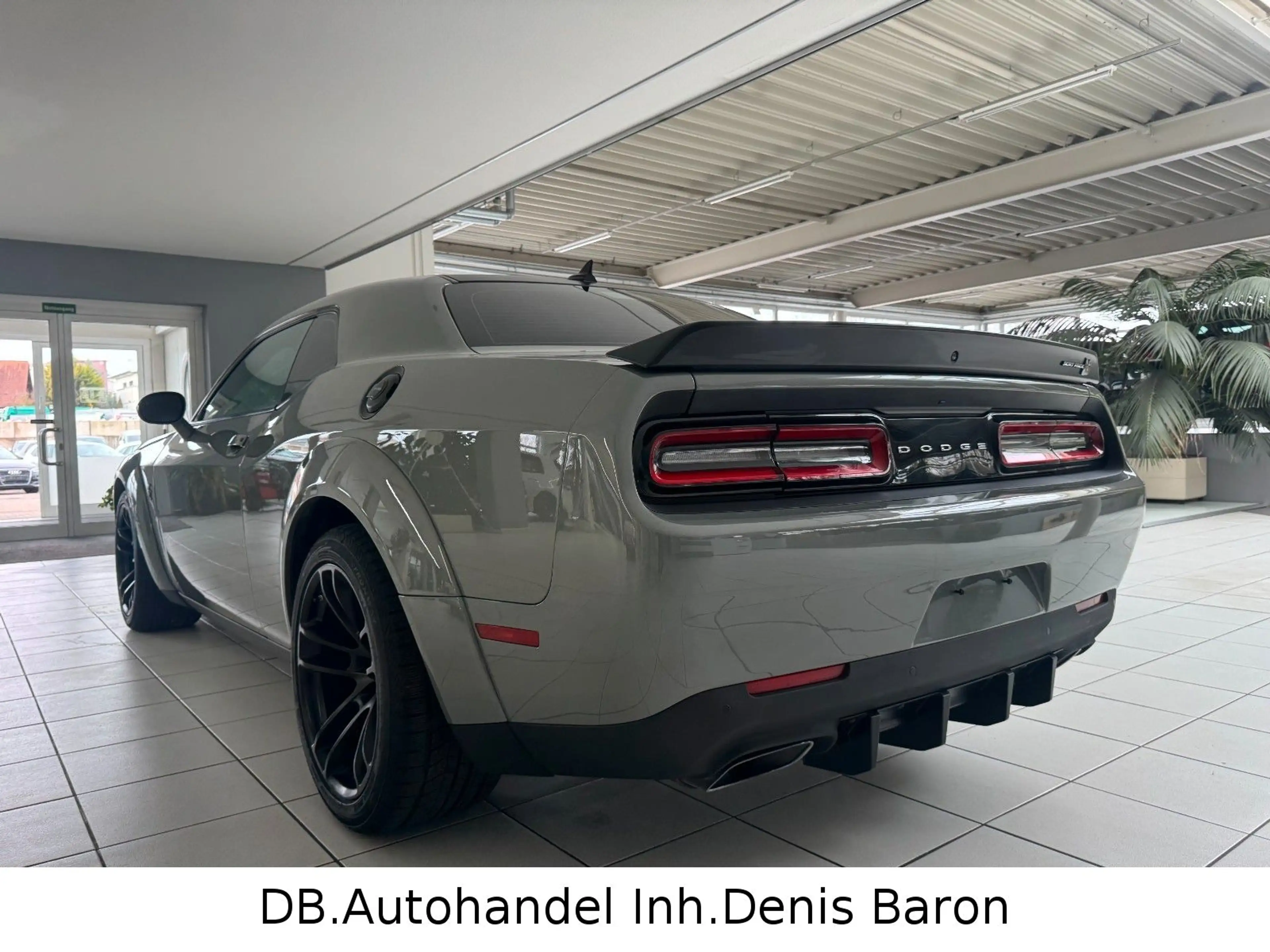 Dodge Challenger 6.4 V8 SRT Scat Pack Widebody — photo 8