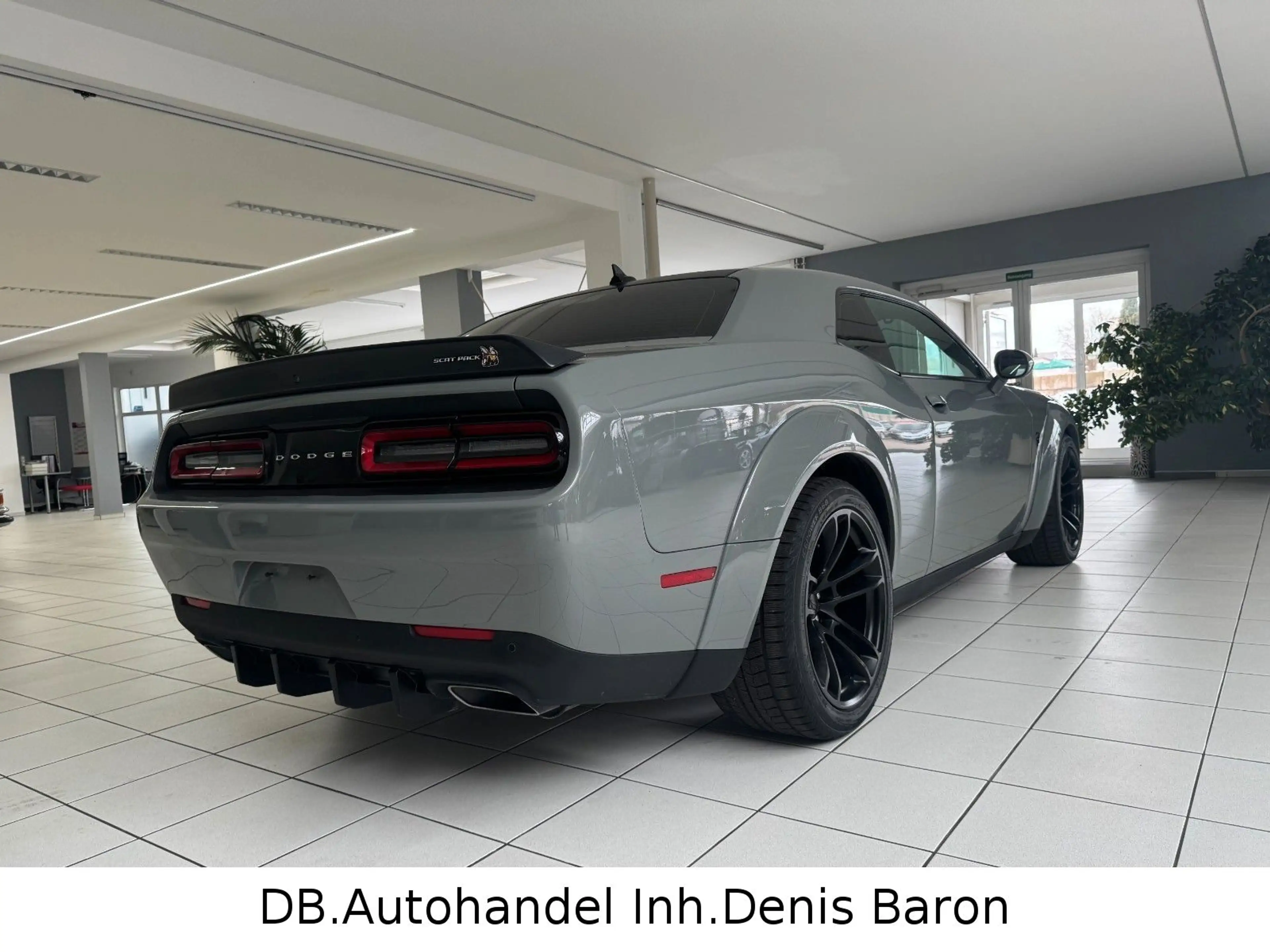 Dodge Challenger 6.4 V8 SRT Scat Pack Widebody — photo 5