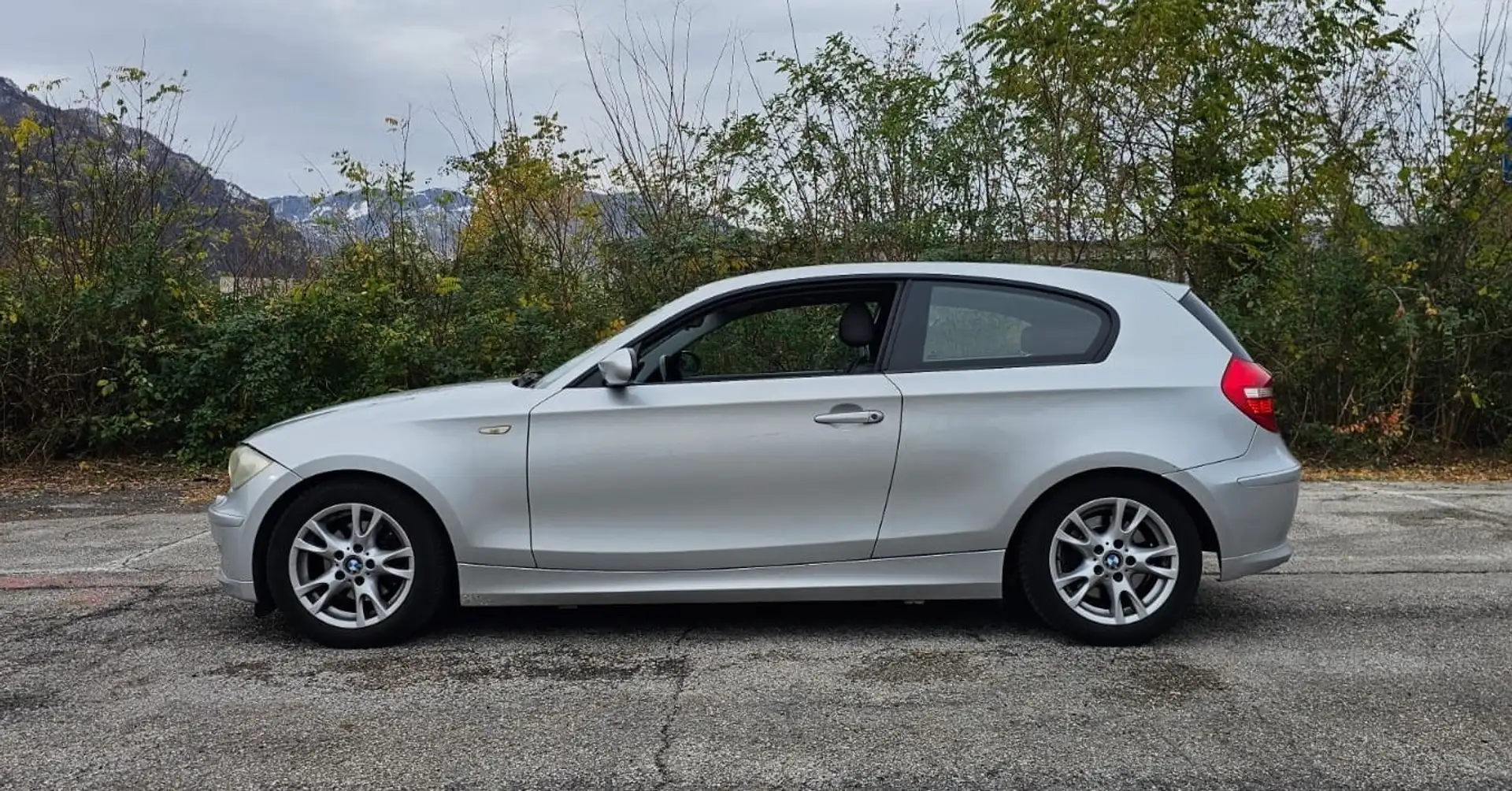 BMW 118 118d 3p 2.0 Attiva 143cv dpf Argento - 2