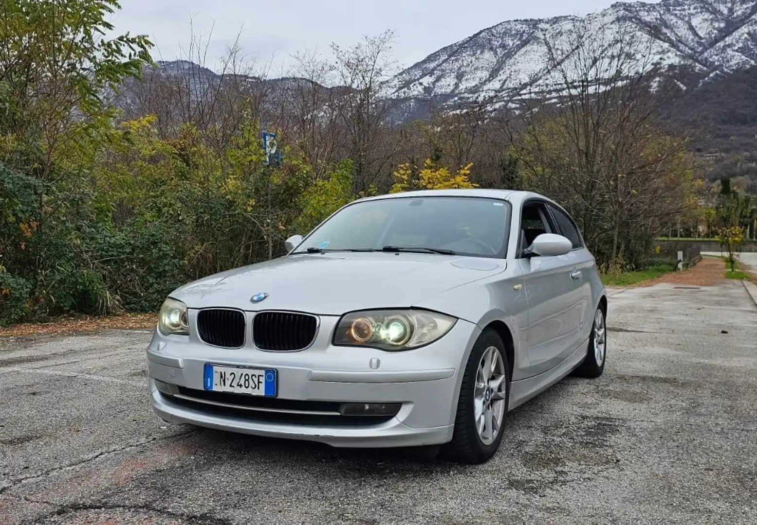 BMW 118 118d 3p 2.0 Attiva 143cv dpf Argento - 1
