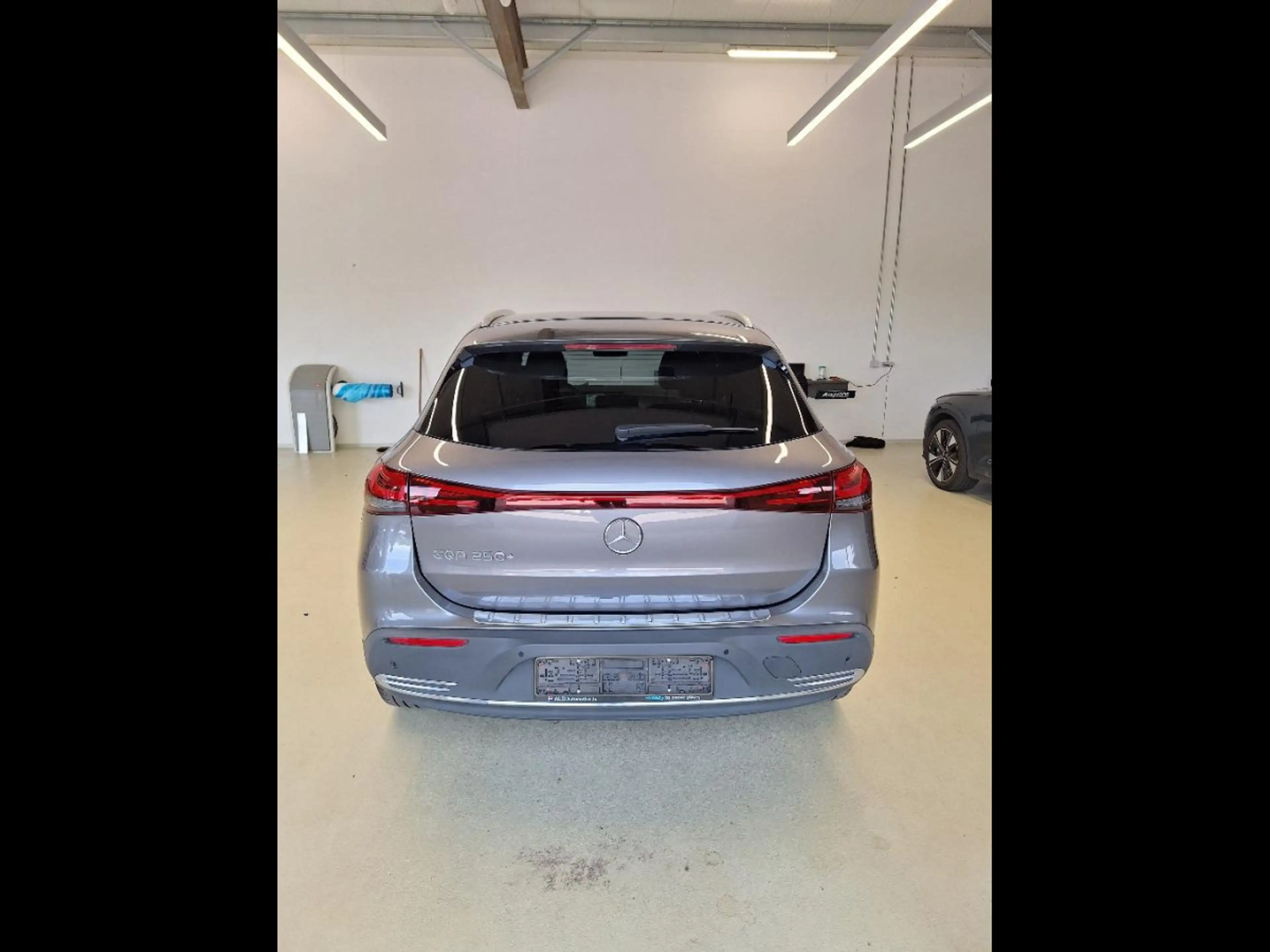 Mercedes-Benz EQA 250 71KWH BUSINESS LINE AUTO *CAM* ACC * HAYON * — photo 4