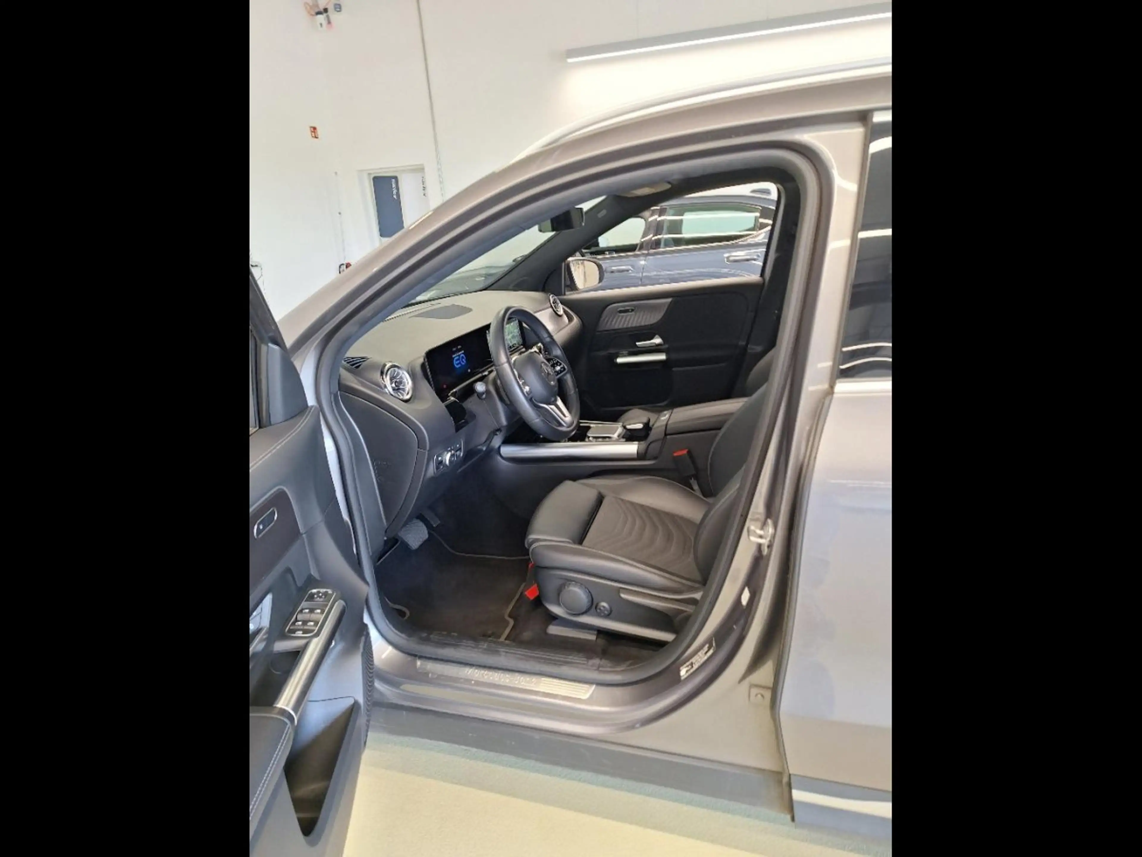 Mercedes-Benz EQA 250 71KWH BUSINESS LINE AUTO *CAM* ACC * HAYON * — photo 5