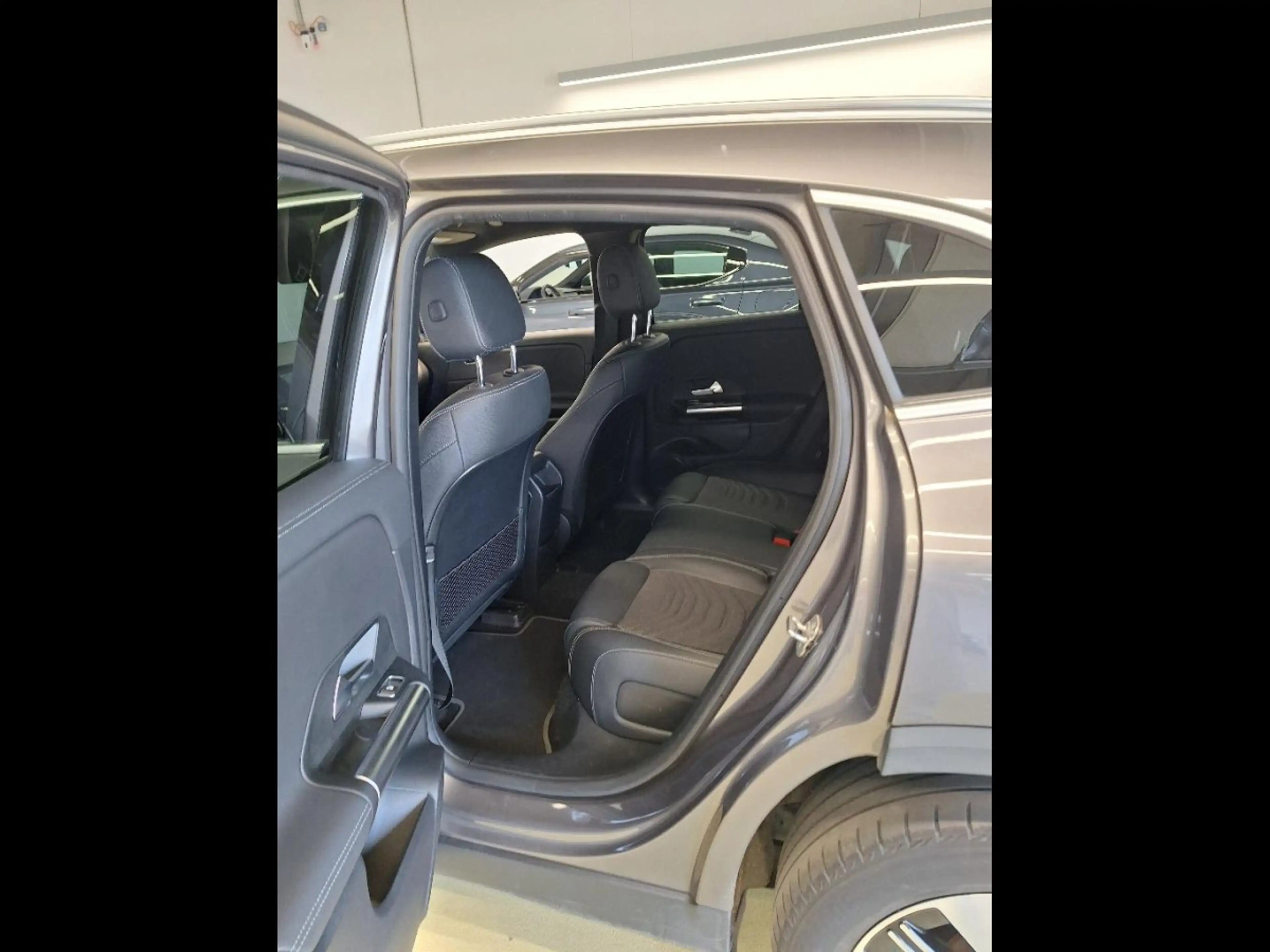 Mercedes-Benz EQA 250 71KWH BUSINESS LINE AUTO *CAM* ACC * HAYON * — photo 9