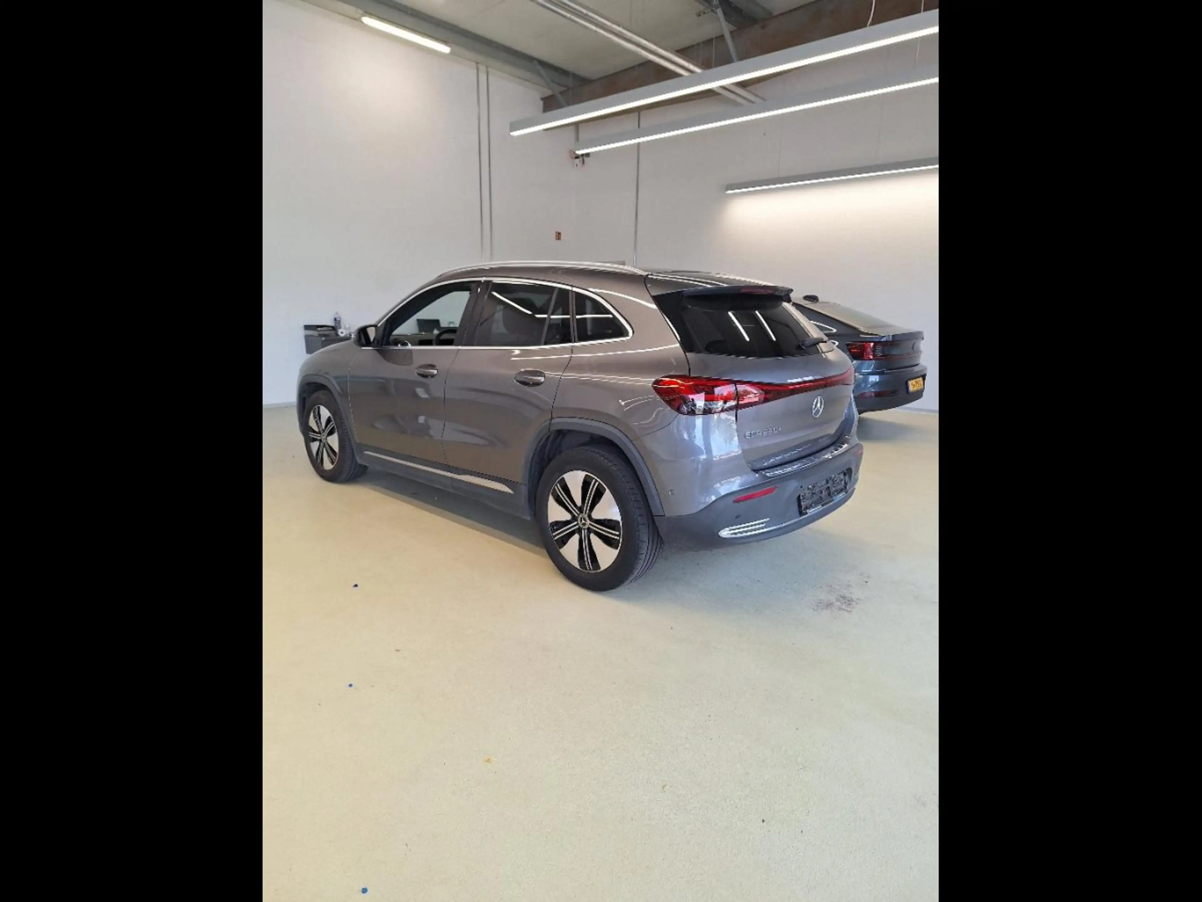 Mercedes-Benz EQA 250 71KWH BUSINESS LINE AUTO *CAM* ACC * HAYON * — photo 3