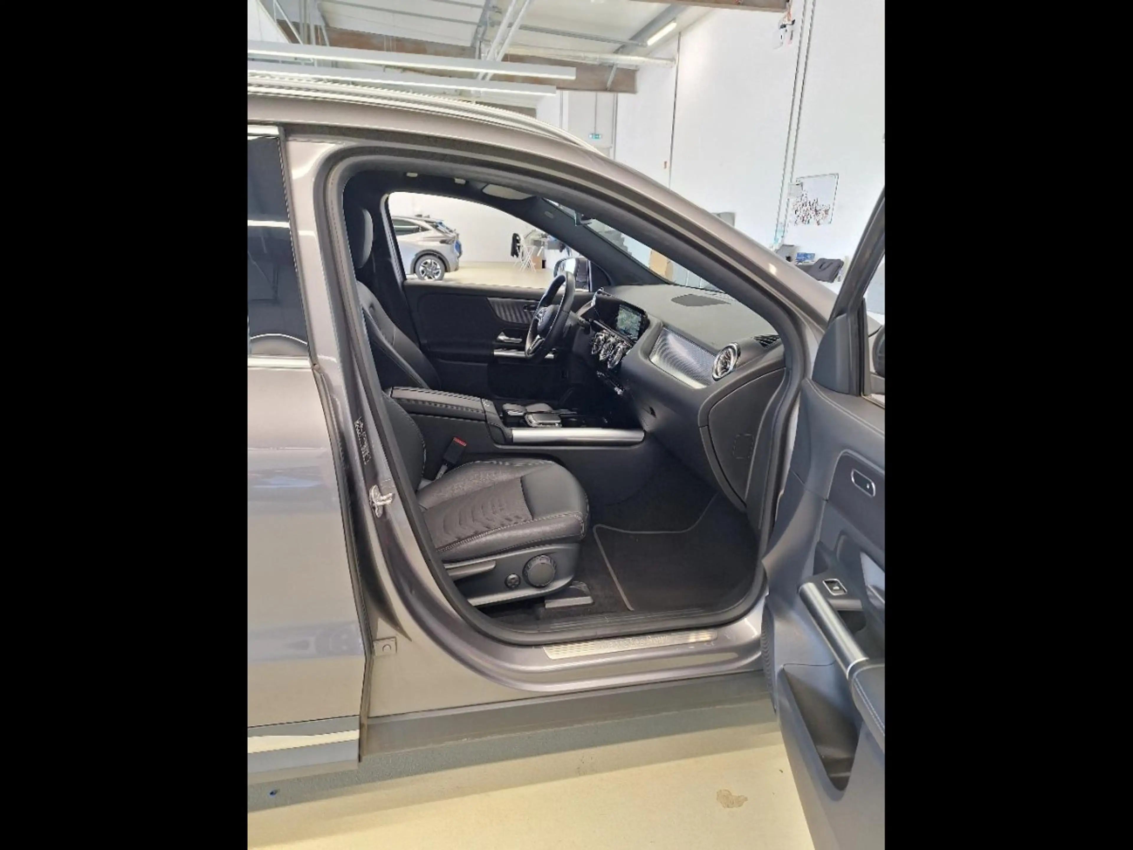 Mercedes-Benz EQA 250 71KWH BUSINESS LINE AUTO *CAM* ACC * HAYON * — photo 8