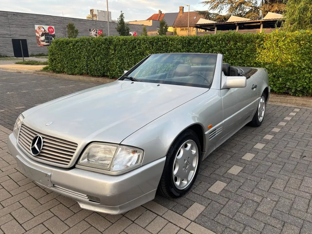 Mercedes-Benz SL 280, foto 1