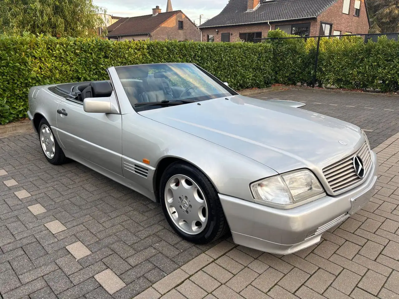 Mercedes-Benz SL 280, foto 2