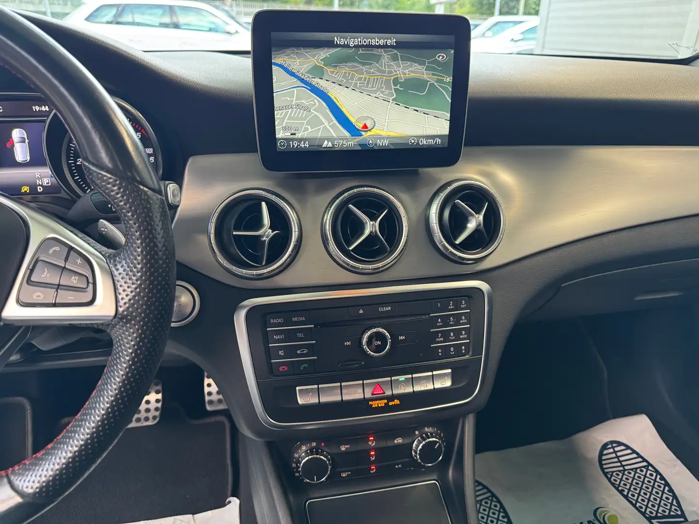 Mercedes-Benz CLA 200 CLA 200 CDI / d 4Matic (117.902) Weiß - 2