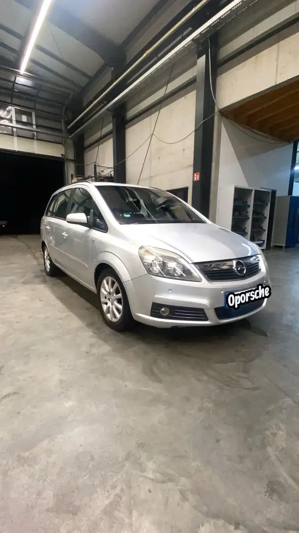 Opel Zafira 1.9 CDTI Automatik Cosmo - 1