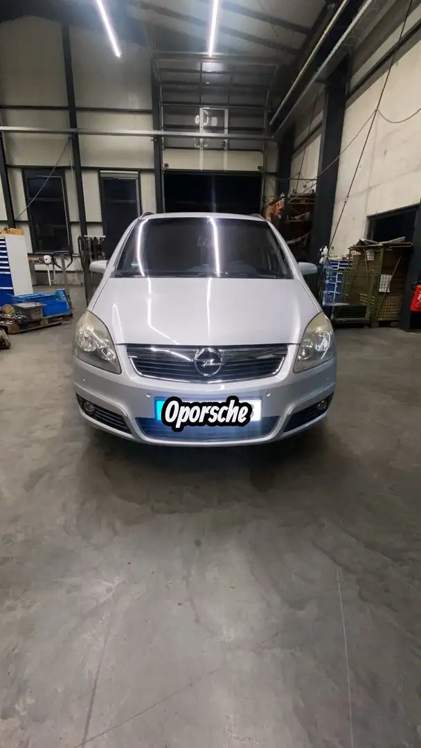 Opel Zafira 1.9 CDTI Automatik Cosmo - 2