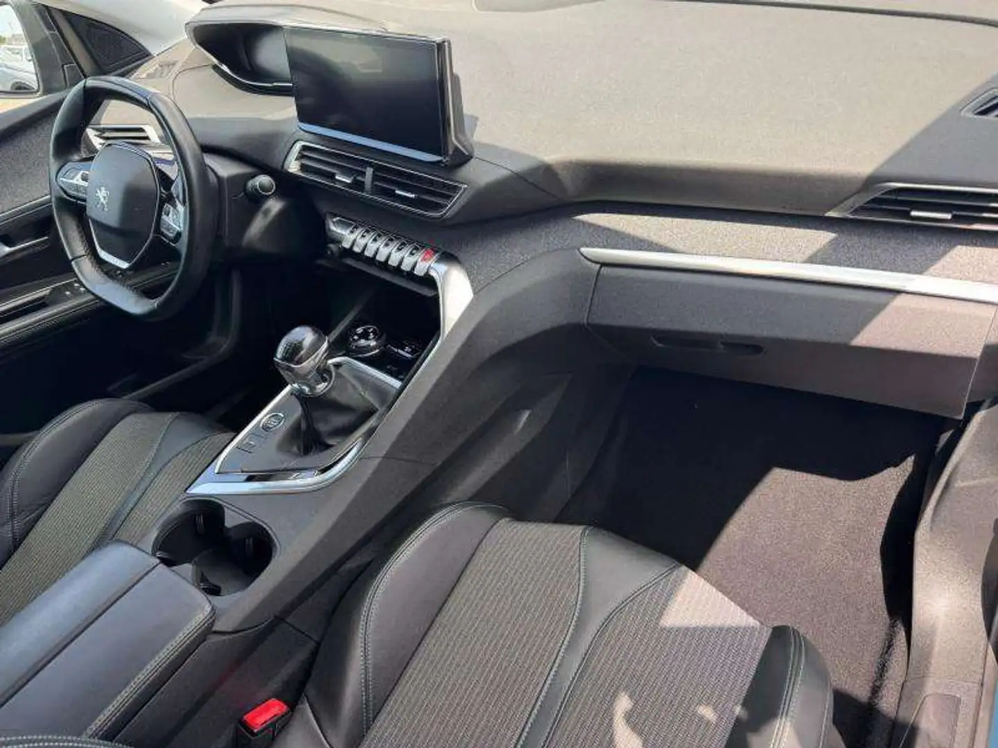 Peugeot 5008 Allure / 7 Places / 1.5 BlueHD Bleu - 2