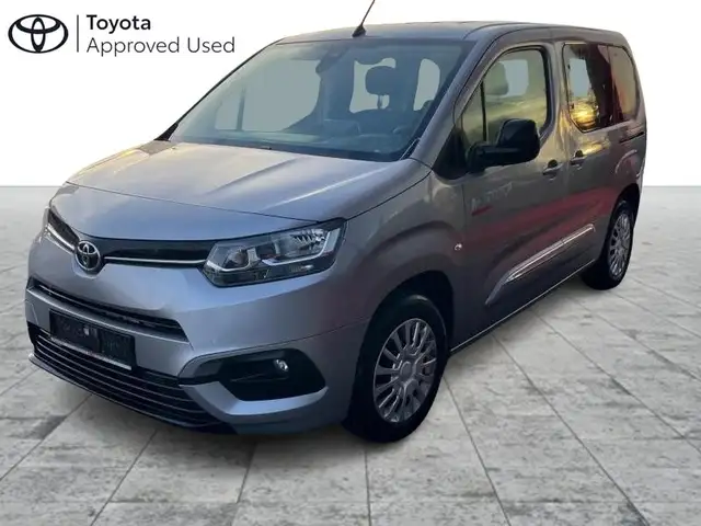 Toyota Verso 1.2L Petrol M/T Shuttle