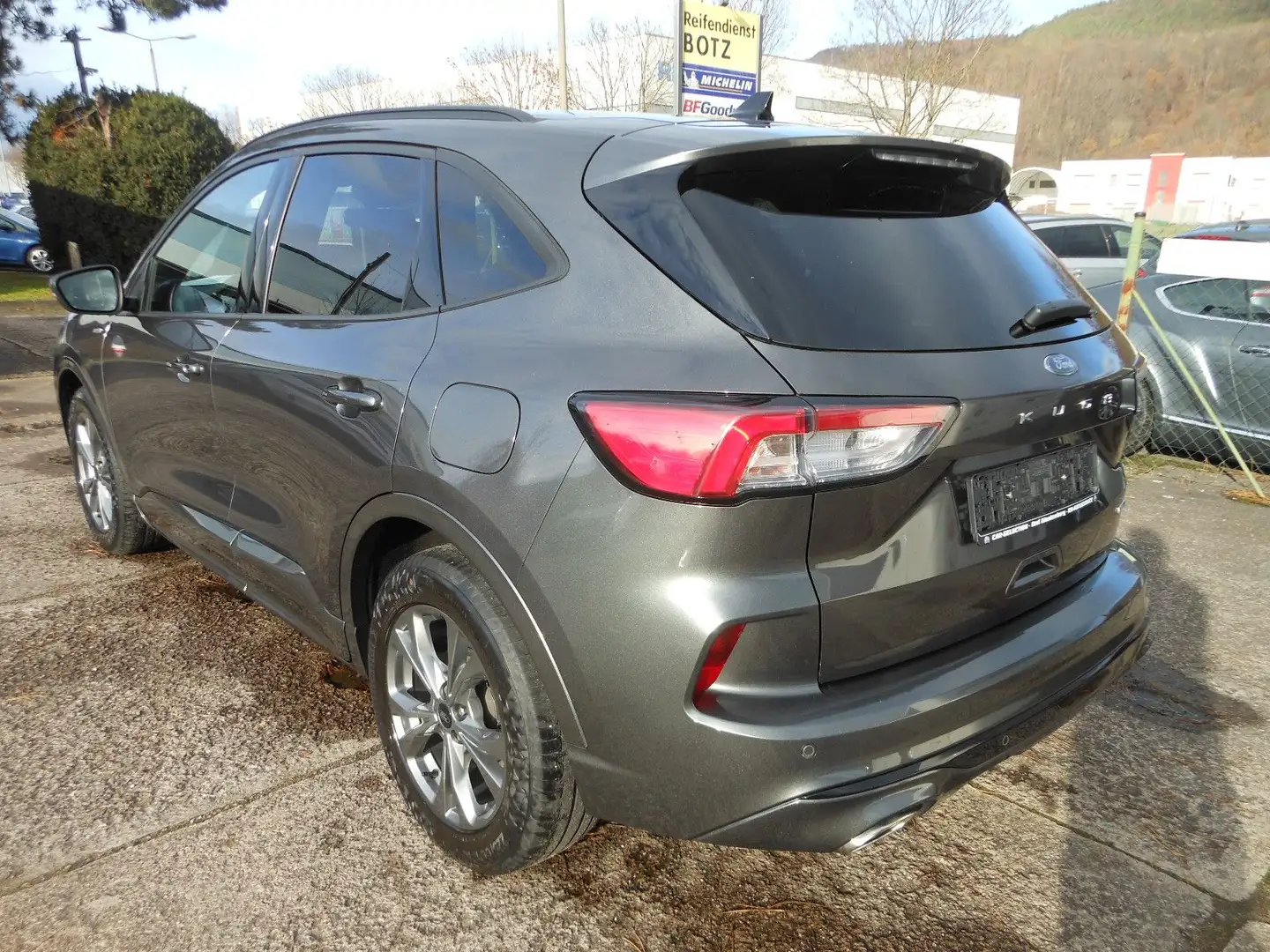 Ford Kuga Hybrid ST-Line X Grau - 2