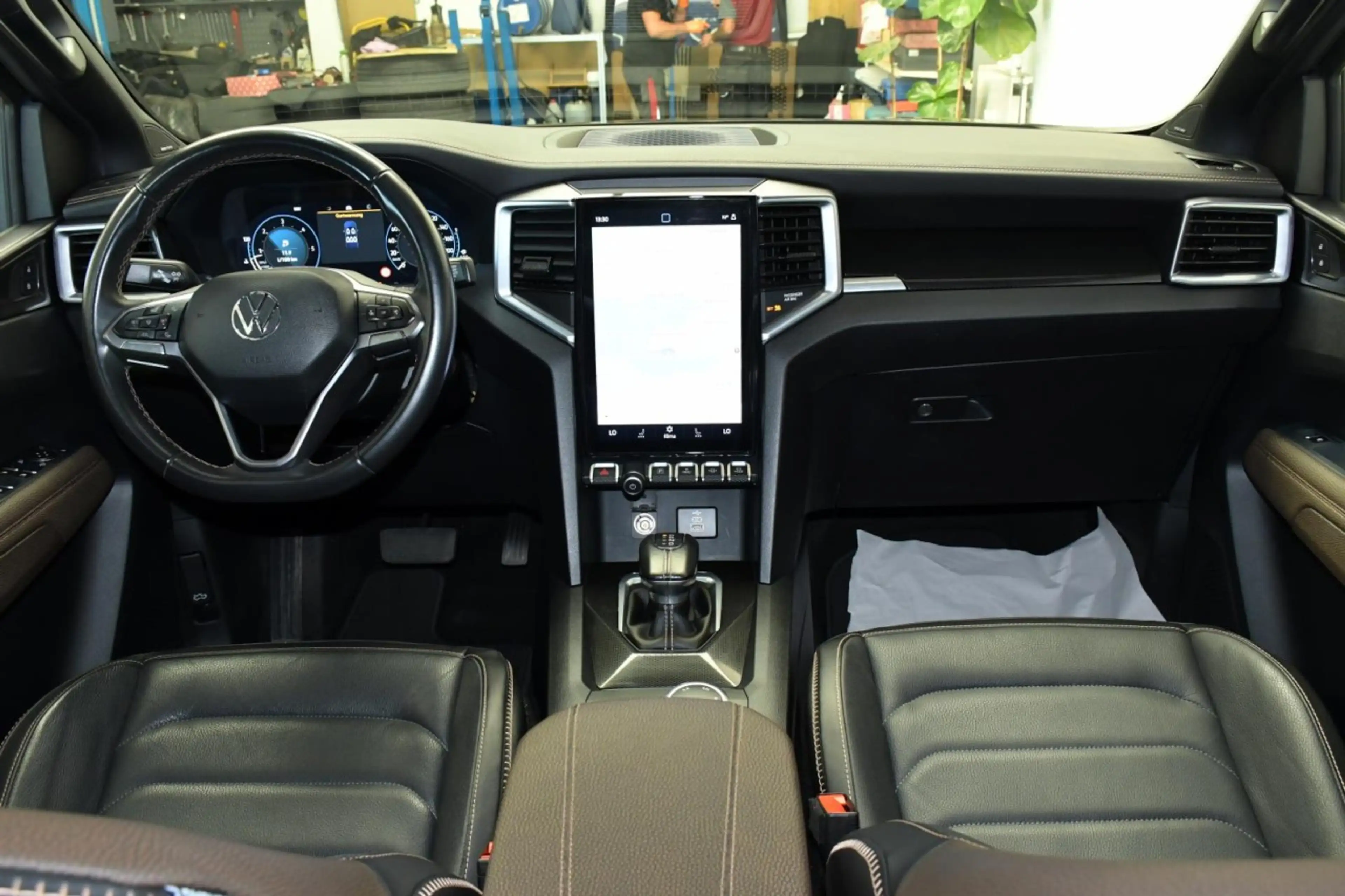 Volkswagen Amarok V6 AWD PA*DK*HARDT*ACC*H&K*LK.HZ*360*APP* Klima — photo 12