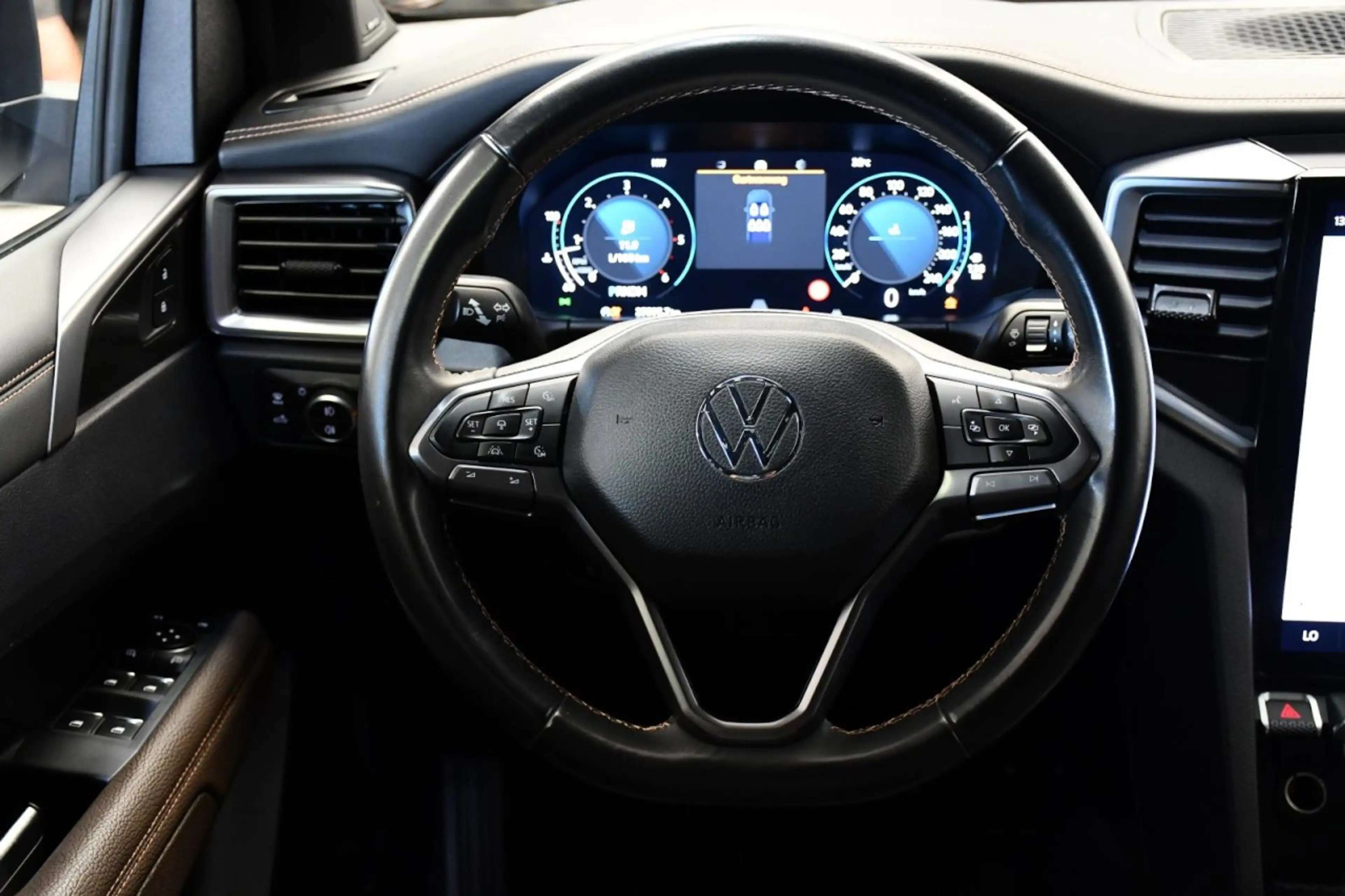 Volkswagen Amarok V6 AWD PA*DK*HARDT*ACC*H&K*LK.HZ*360*APP* Klima — photo 13