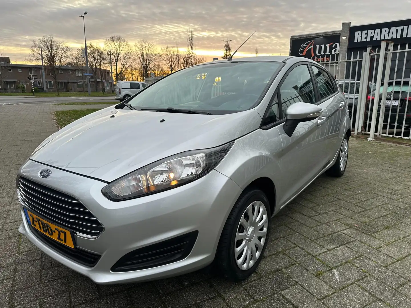 Ford Fiesta 1.0 Style Grijs - 1