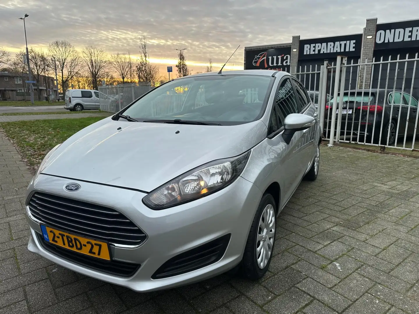 Ford Fiesta 1.0 Style Grijs - 2