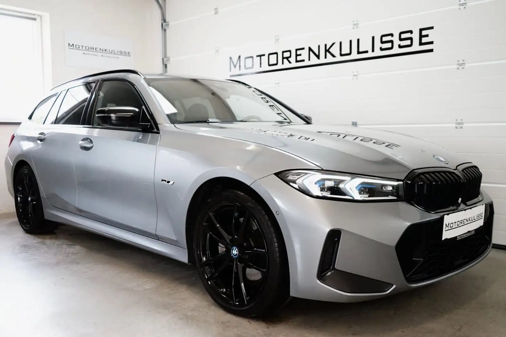 BMW 330 e xDrive Touring M Sport - HeadUp - Memory - LC P Grau - 2