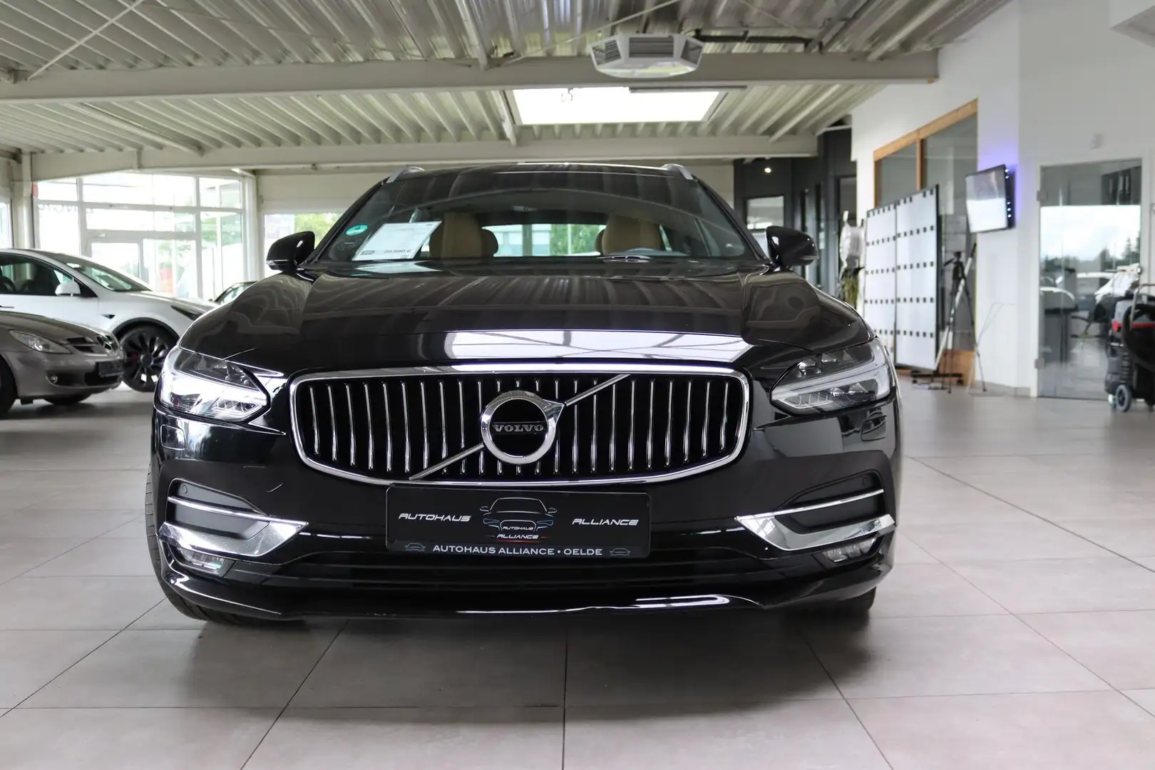Volvo V90 T5 Geartronic Inscription 187 kW (254 PS), Auto... Schwarz - 2
