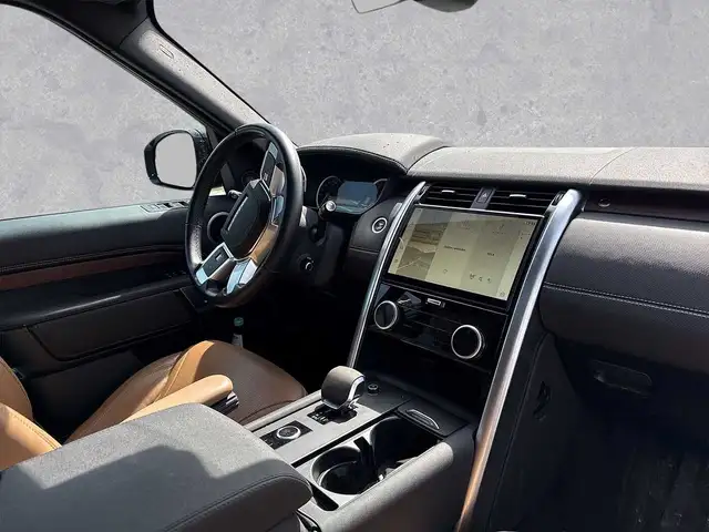 Land Rover Discovery view 4