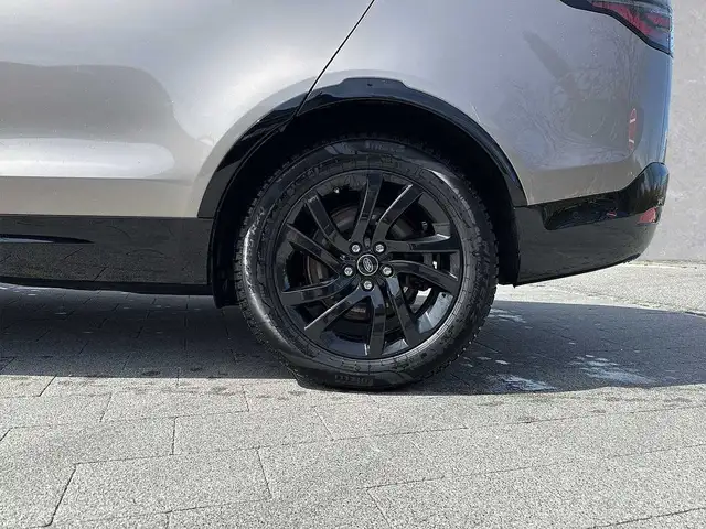 Land Rover Discovery view 9