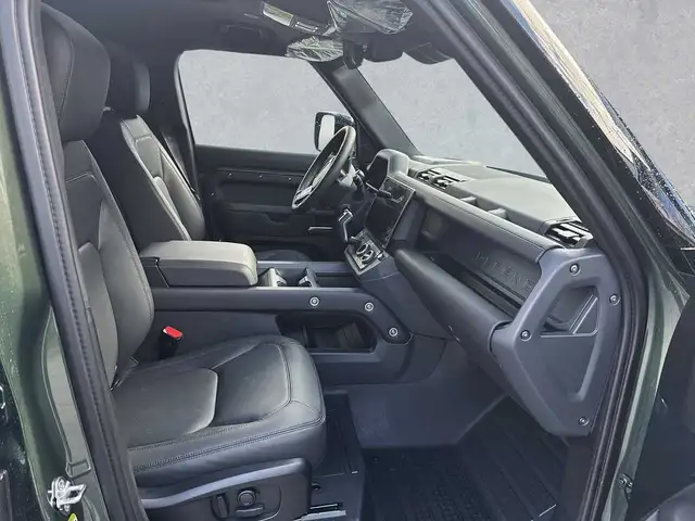 Land Rover Defender view 3