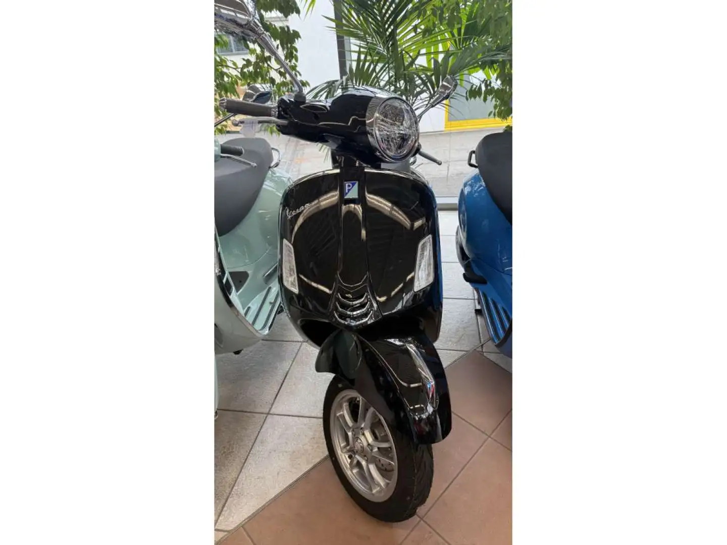 Vespa GTS 125 Vert - 1