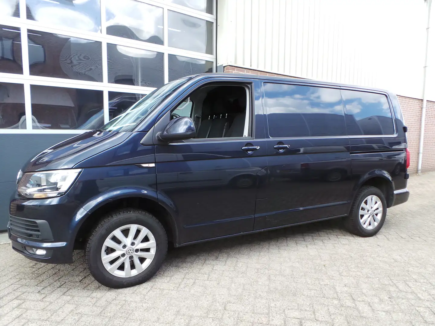 Volkswagen T6 Transporter 2.0 TDI 150pk DSG L1H1 Airco,Cruise,Navi,Pdc,Enz 2 Blauw - 1
