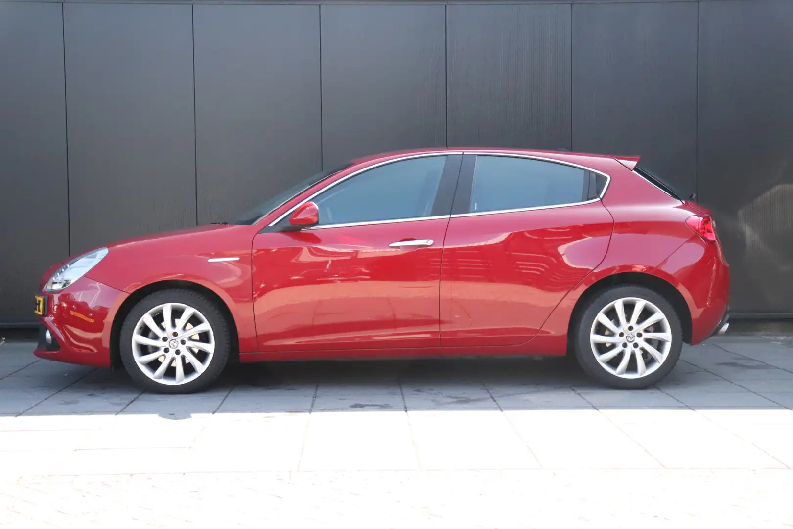 Alfa Romeo Giulietta 1.6 JTDm Super | AUT. | LEDER | LMV | CRUISE | PDC Rood - 2