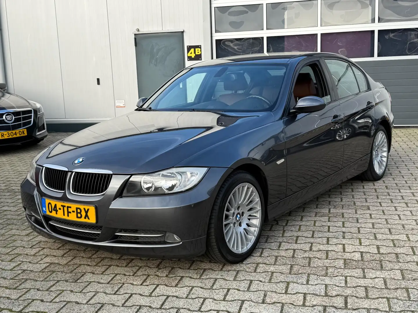 BMW 320 3-serie 320i Sedan 2005 Automaat Navi Leder Sports Grijs - 1