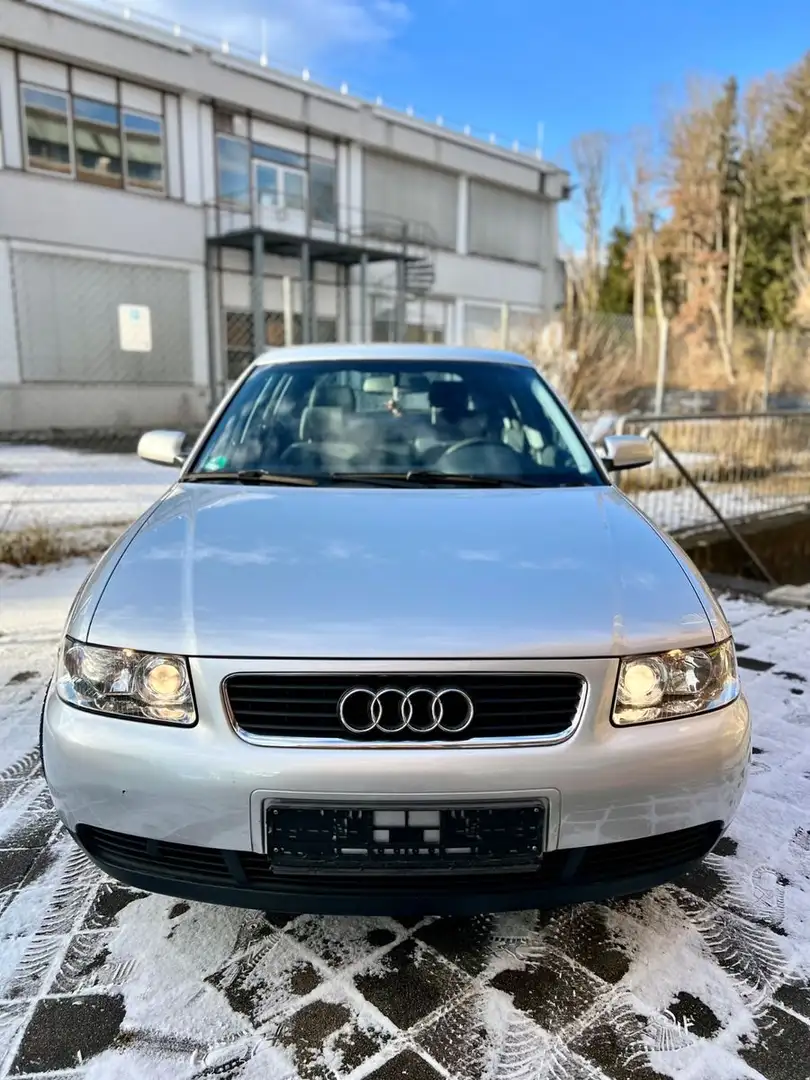 Audi A3 1.6 Ambiente Blau - 2