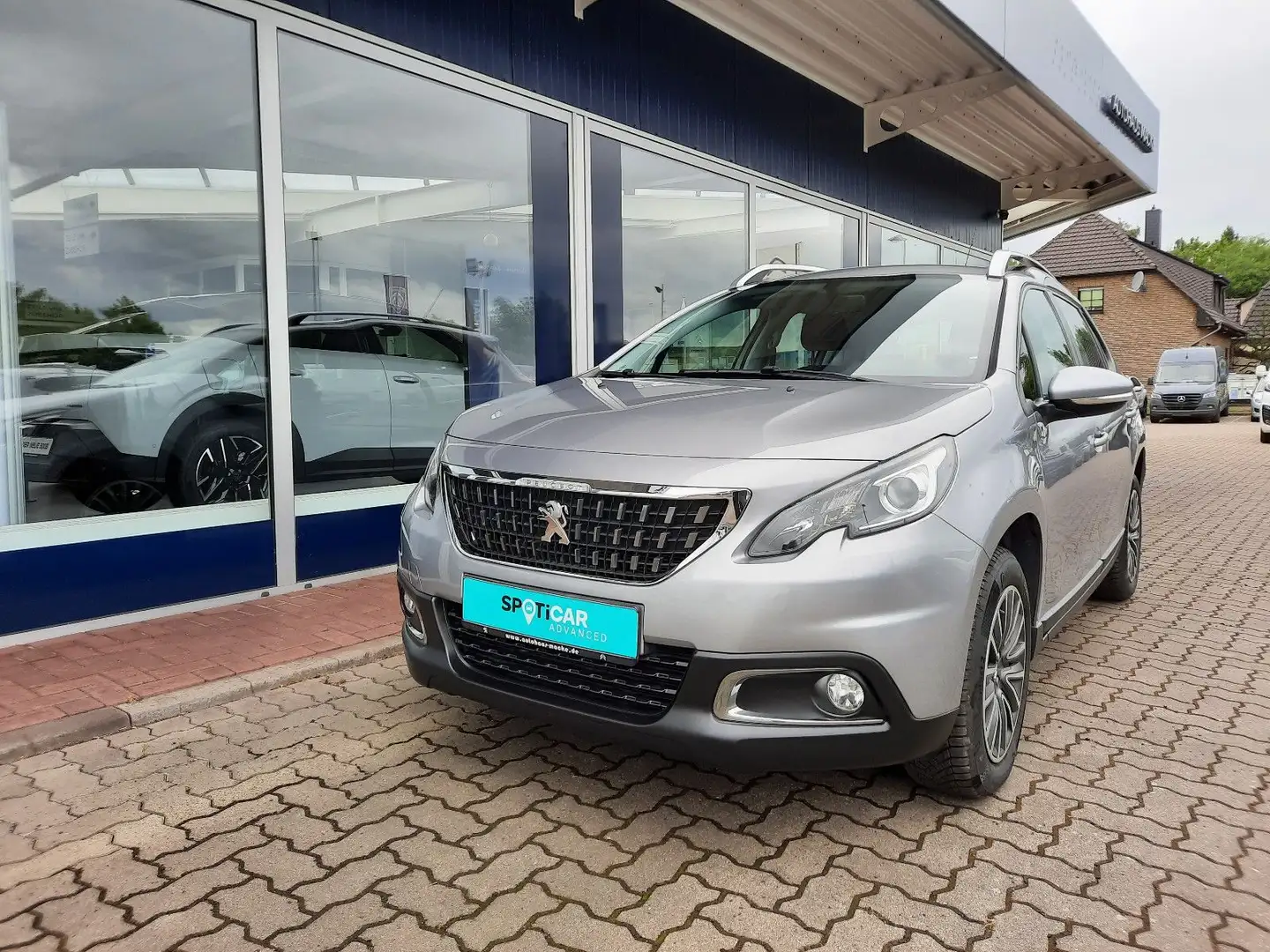 Peugeot 2008 Active EAT6  AKLIMA SH GRA BT RFKAMERA Grau - 2