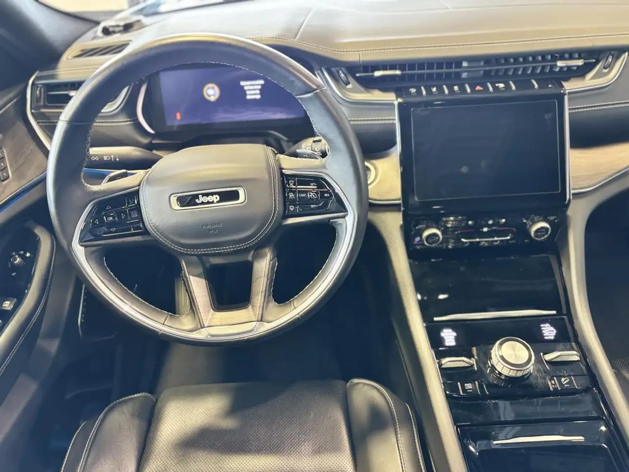 Jeep Grand Cherokee снимка Jeep Grand Cherokee