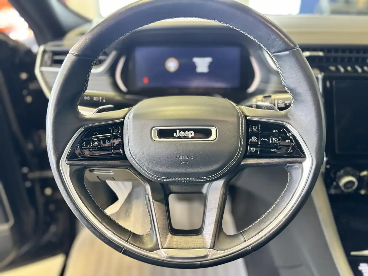 Jeep Grand Cherokee снимка Jeep Grand Cherokee
