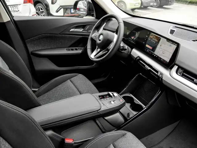 BMW X1 view 3