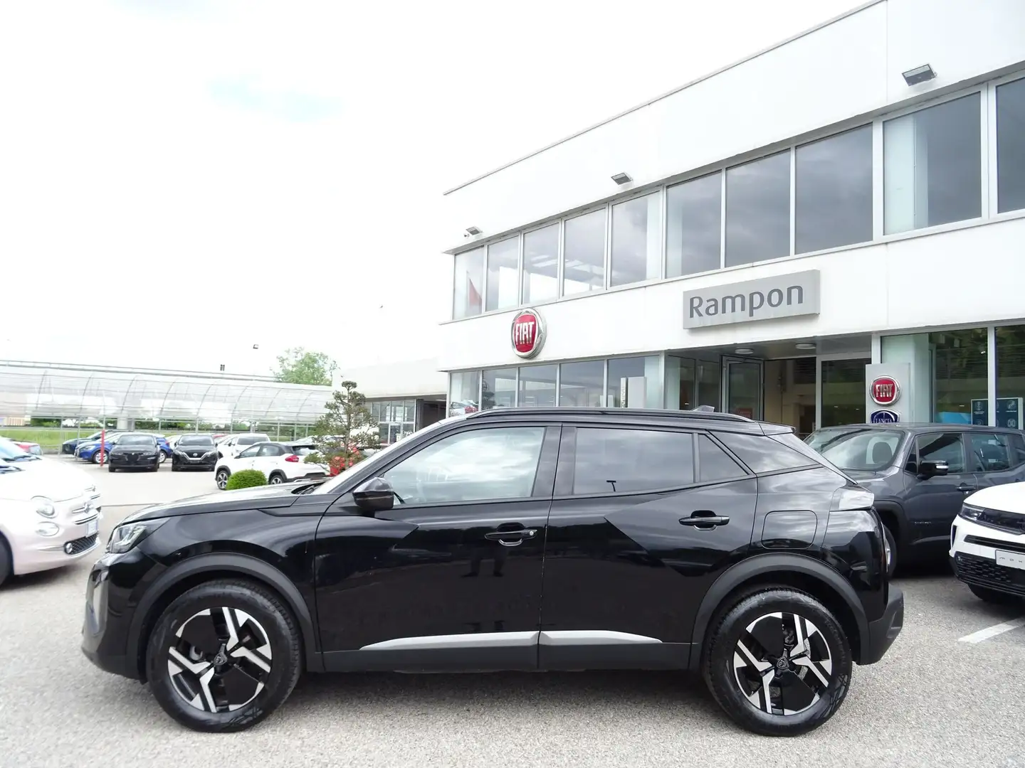 Peugeot 2008 PureTech 130 EAT8 S&S GT Line Nero - 2