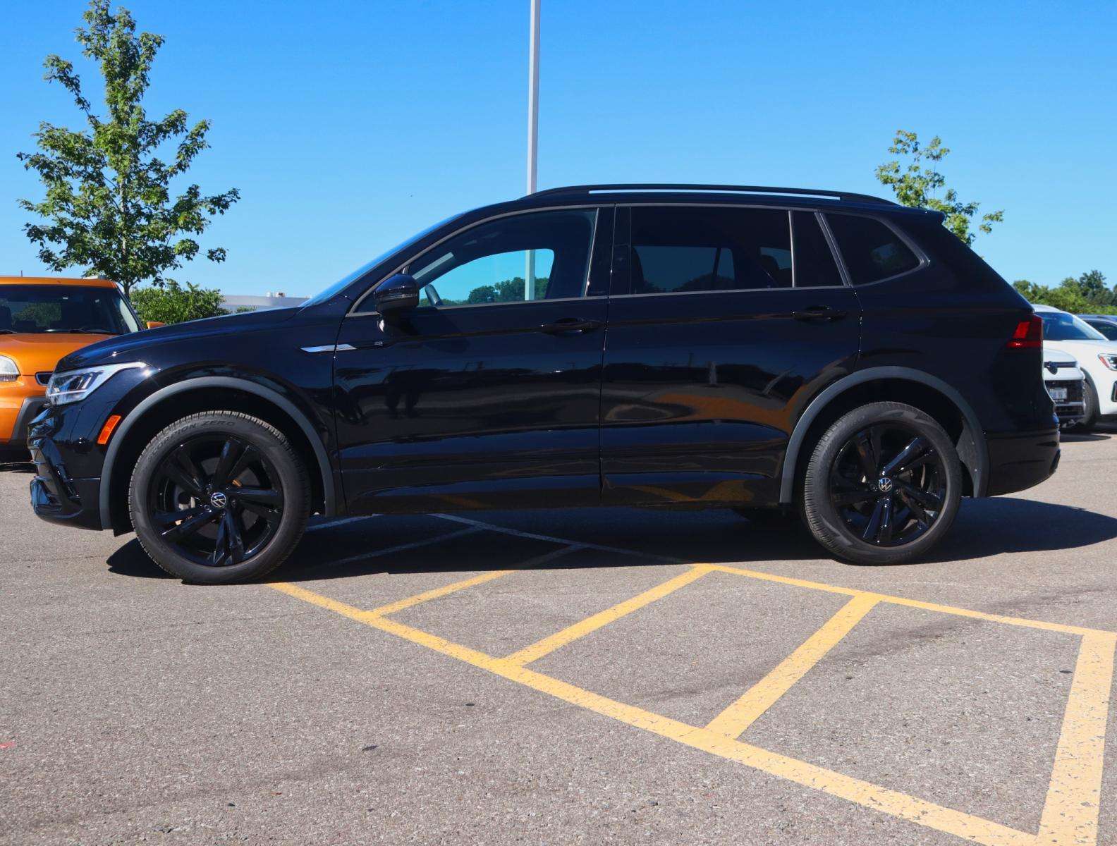 2024 Volkswagen Tiguan COMFORTLINE R-LINE | 1 OWNER | NO ACCIDNETS — снимка 1