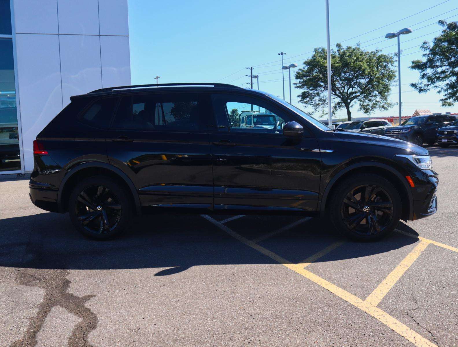 2024 Volkswagen Tiguan COMFORTLINE R-LINE | 1 OWNER | NO ACCIDNETS — снимка 1