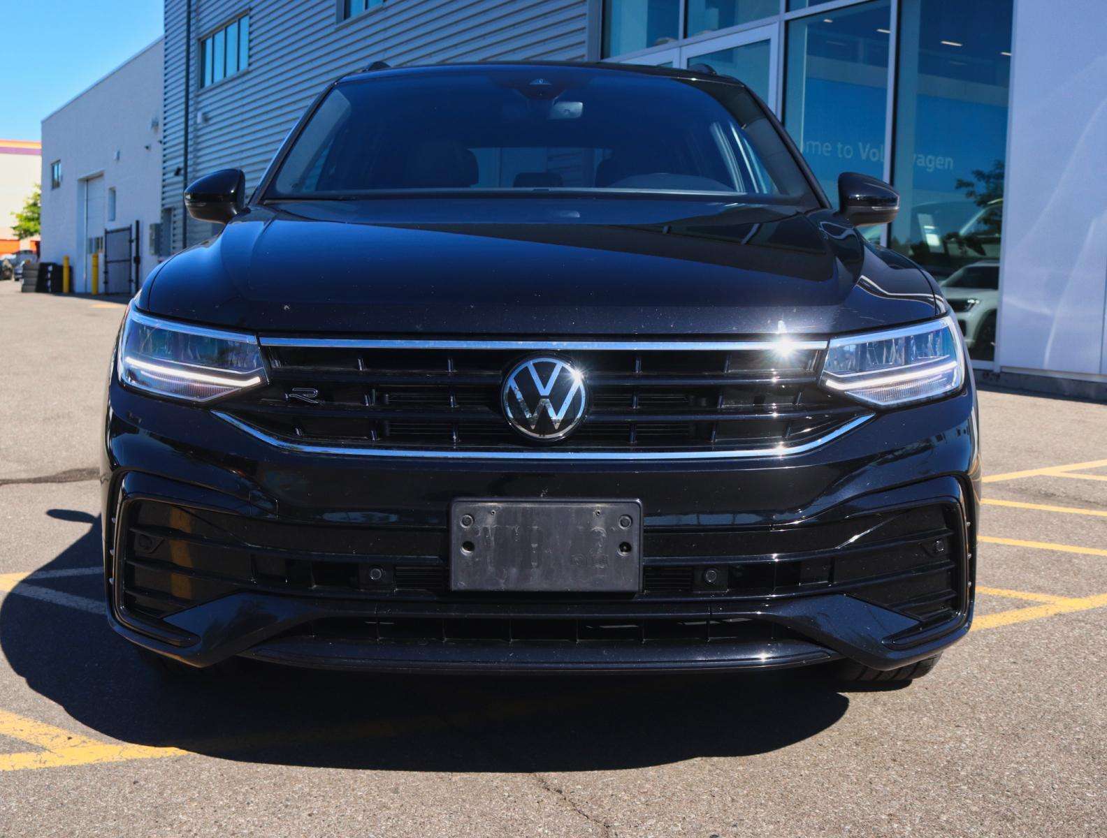 2024 Volkswagen Tiguan COMFORTLINE R-LINE | 1 OWNER | NO ACCIDNETS — снимка 1