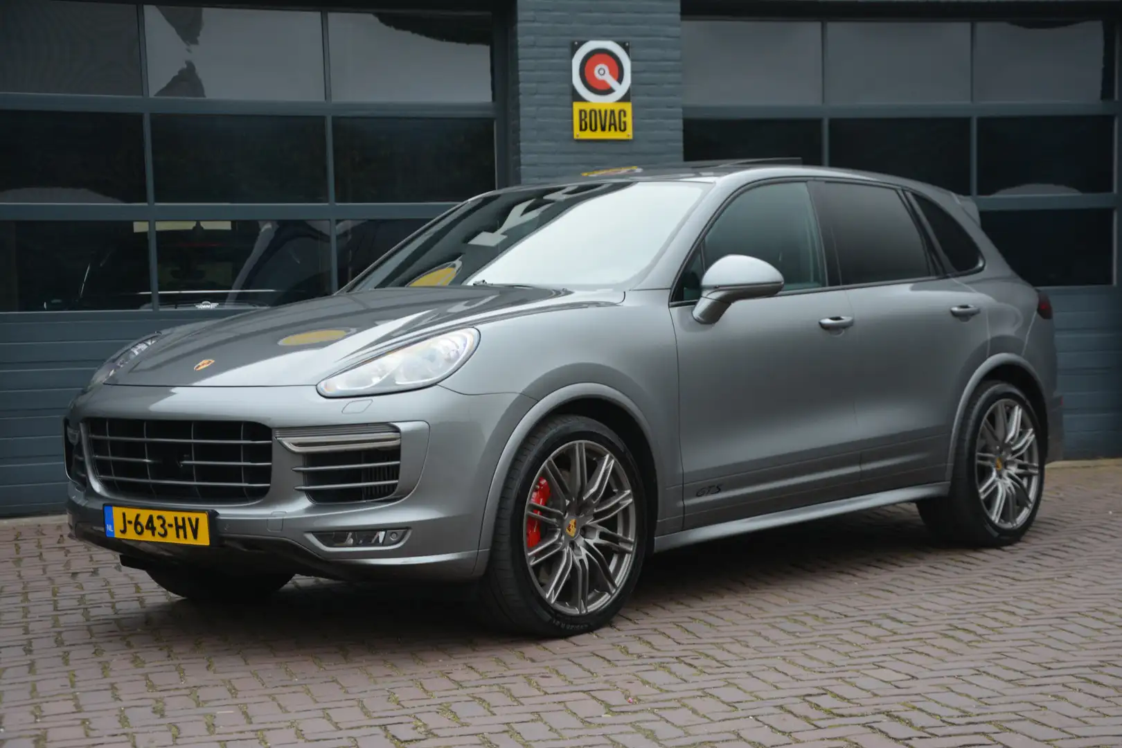Porsche Cayenne 3.6 GTS Grijs - 2