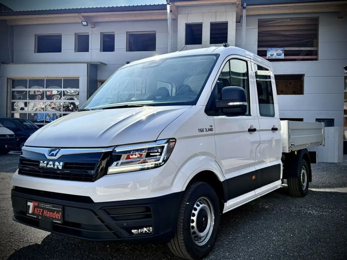 MAN TGE Pritsche Doppelkabine 4X2 SB Weiß - 1