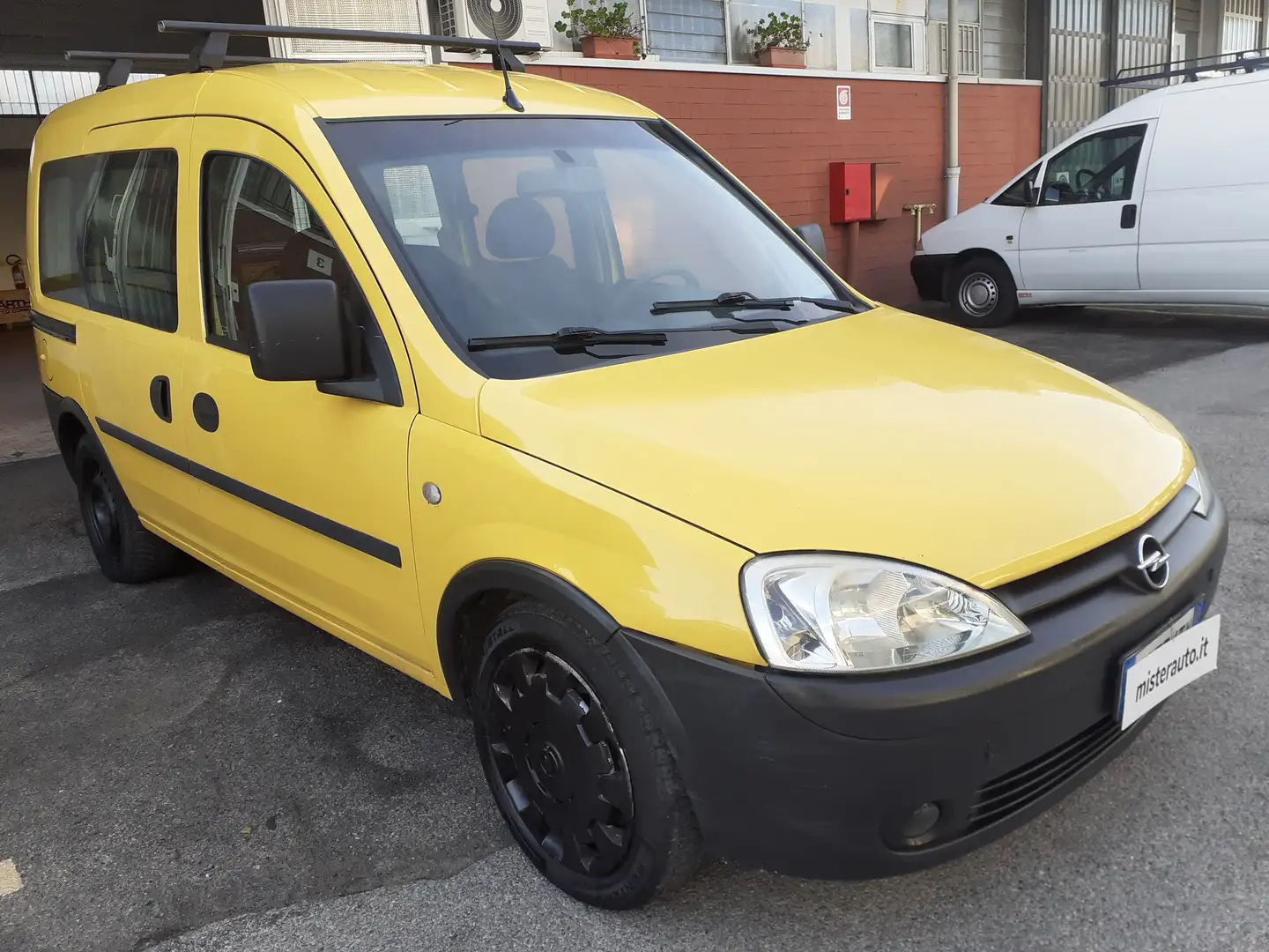 Opel Combo MJET FINESTRATO 5 POSTI Yellow - 1