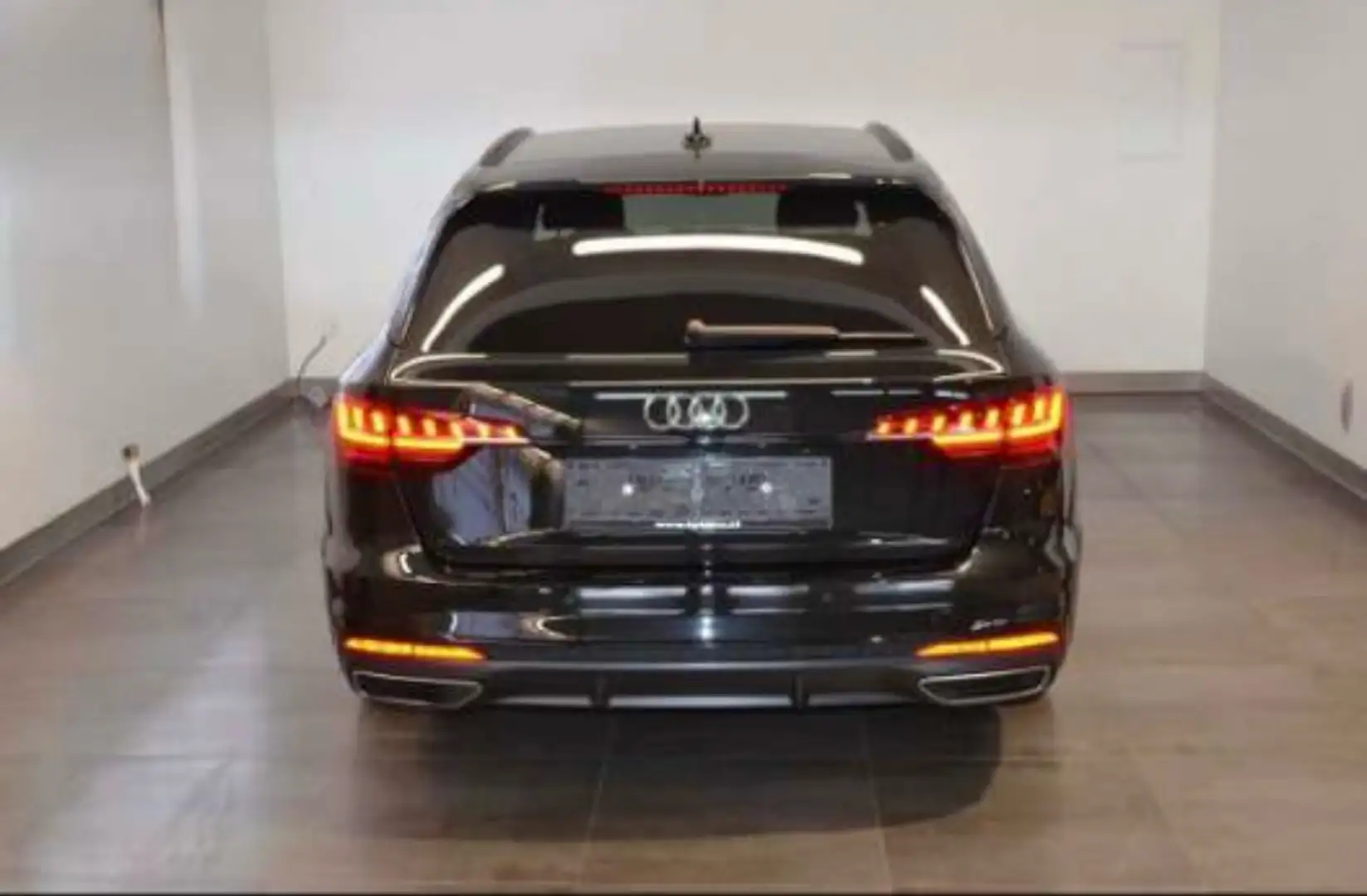 Audi A4 Avant 30 TDI S-line S-tronic - 2