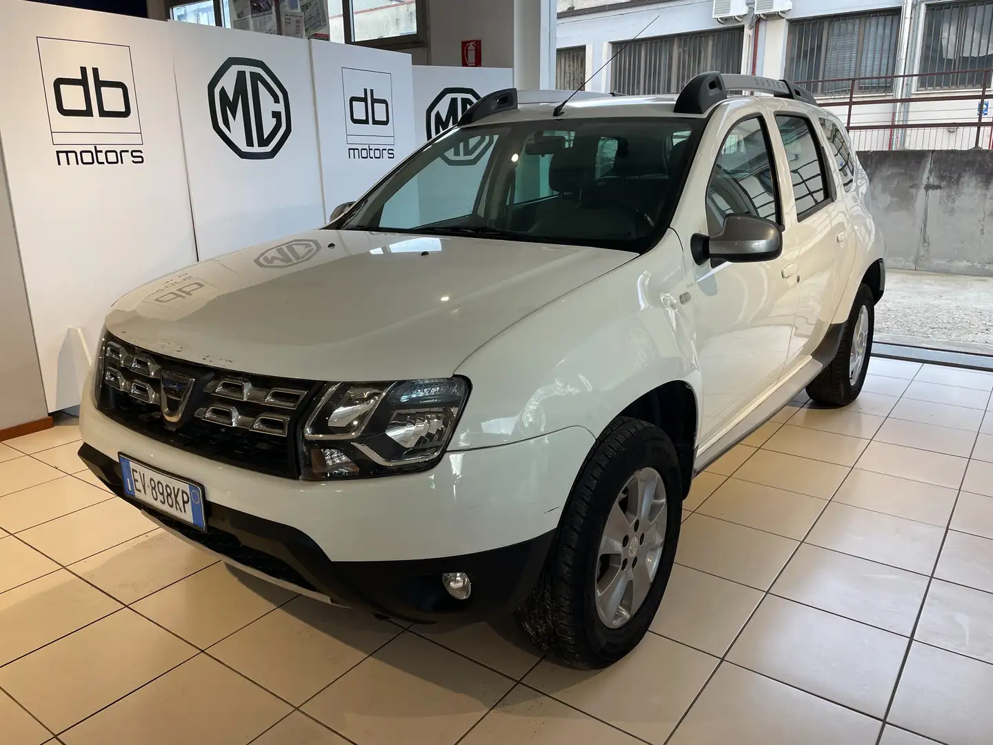Dacia Duster 1.5 dci Ambiance 4x2 110cv Blanc - 1
