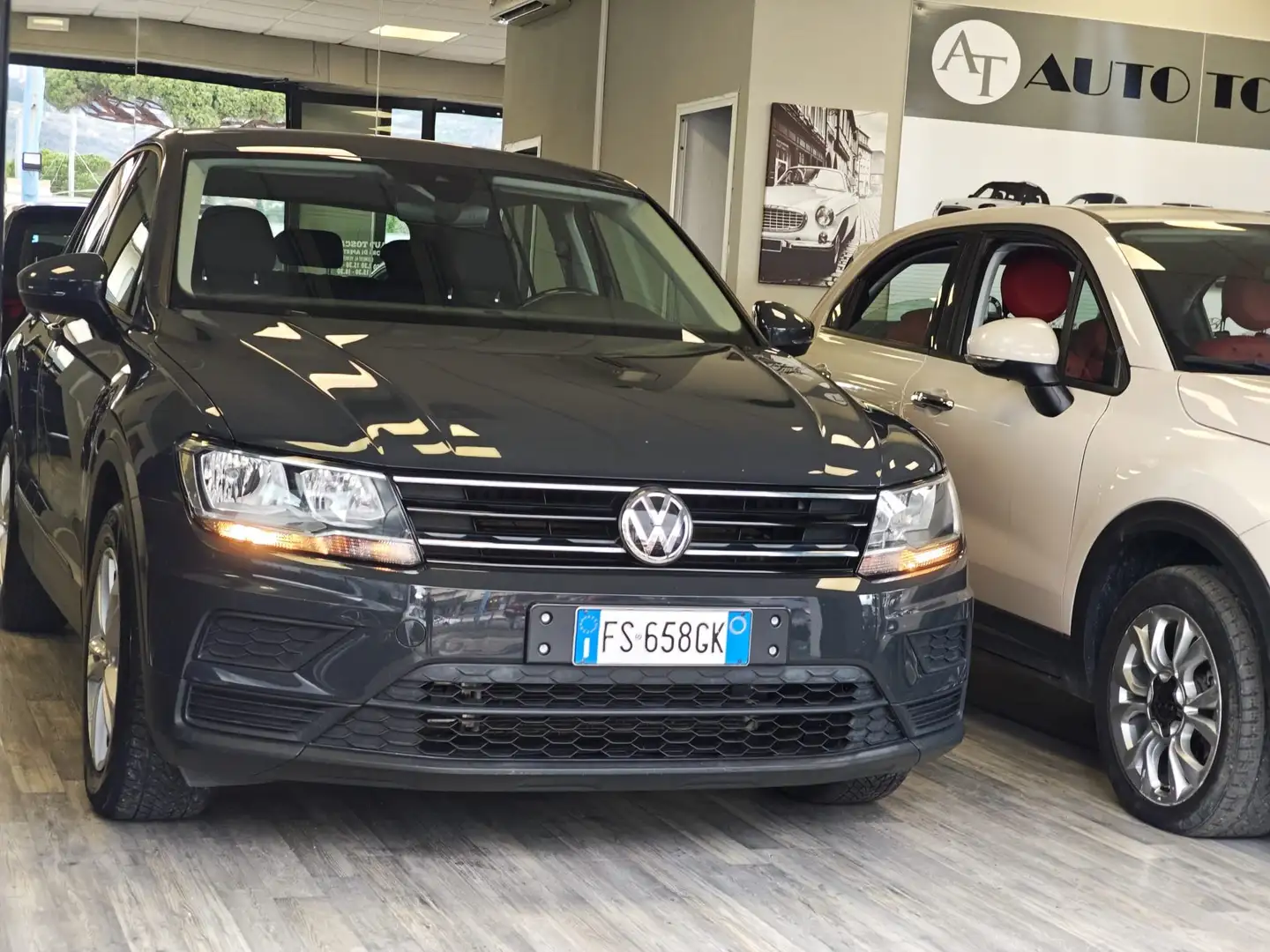 Volkswagen Tiguan Tiguan 1.6 tdi Sport 115cv Grijs - 2