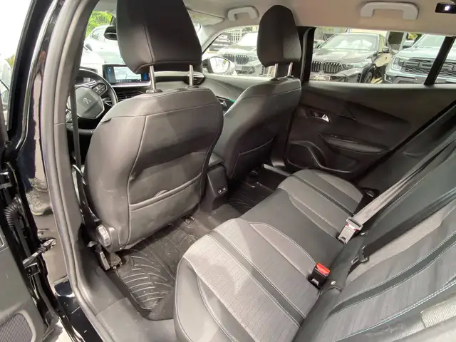 Peugeot 2008 view 11
