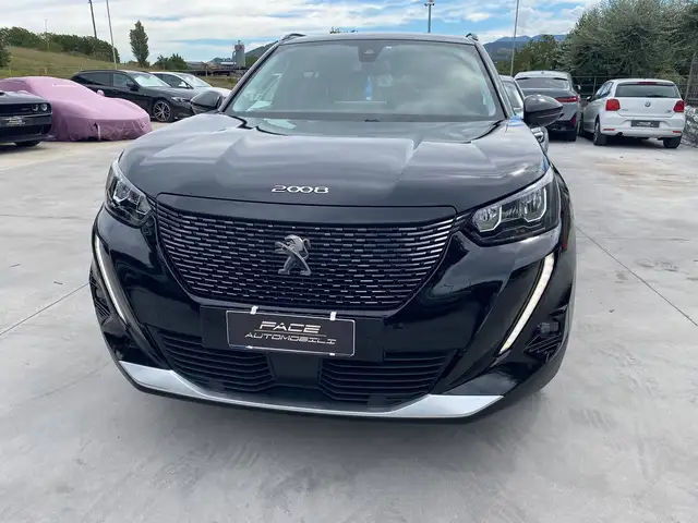 Peugeot 2008 view 4